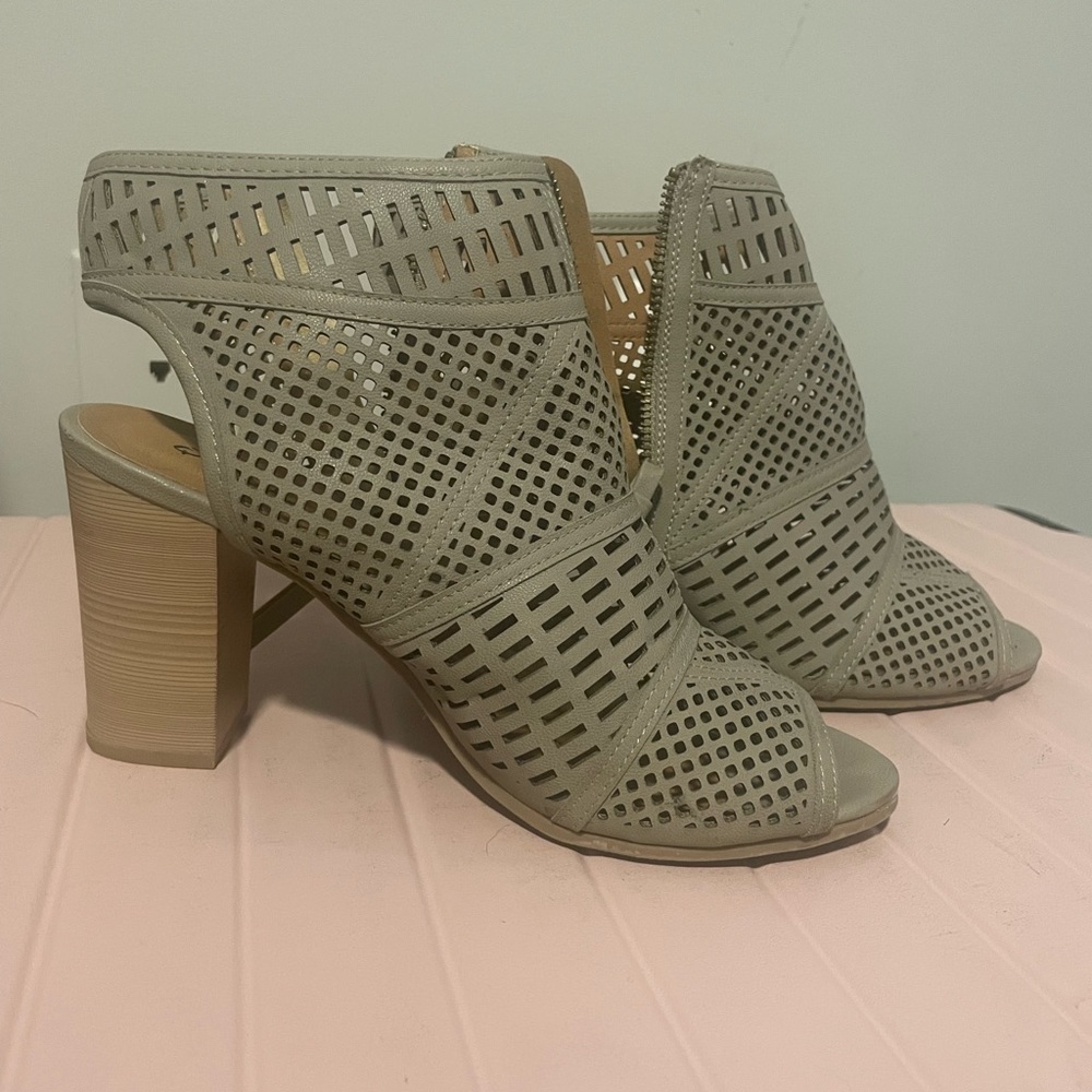 Grey open toed heels, send offers!!